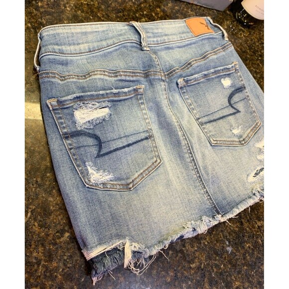 American Eagle Super Stretch Denim Miniskirt Distressed Medium Wash Size 2 - EUC - Picture 9 of 9